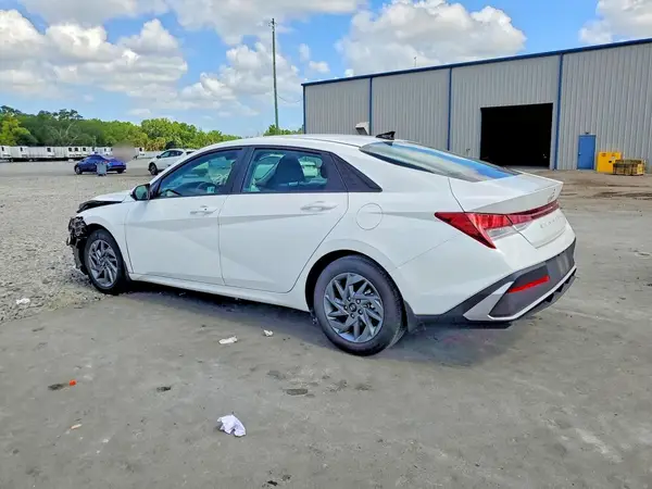 KMHLM4DG8RU798619 2024 HYUNDAI ELANTRA - Image 2