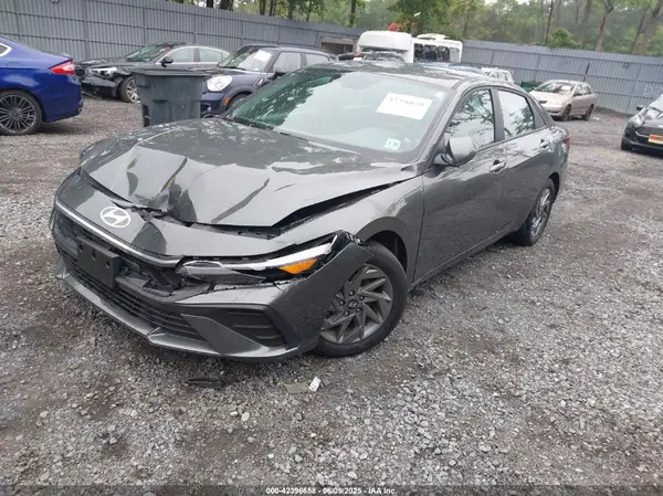 KMHLM4DG8RU810879 2024 HYUNDAI ELANTRA - Image 2