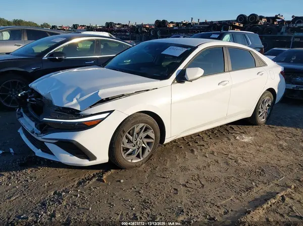 KMHLM4DG8RU837015 2024 HYUNDAI ELANTRA - Image 2