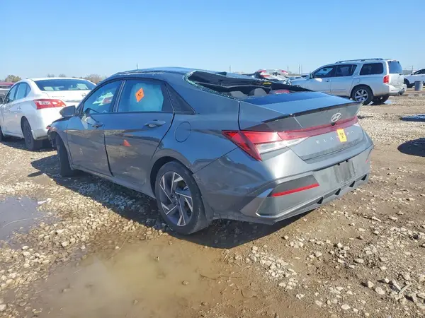 KMHLM4DG8SU015711 2025 HYUNDAI ELANTRA - Image 2