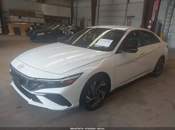 KMHLM4DG8SU875768 2025 HYUNDAI ELANTRA - Image 2