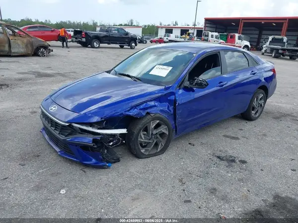 KMHLM4DG8SU917369 2025 HYUNDAI ELANTRA - Image 2