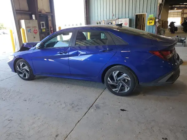 KMHLM4DG8SU923933 2025 HYUNDAI ELANTRA - Image 2