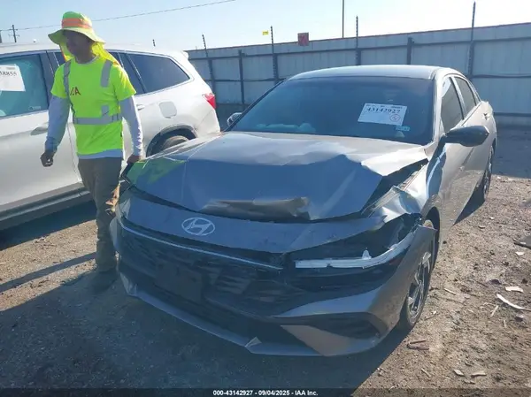 KMHLM4DG8SU971898 2025 HYUNDAI ELANTRA - Image 2
