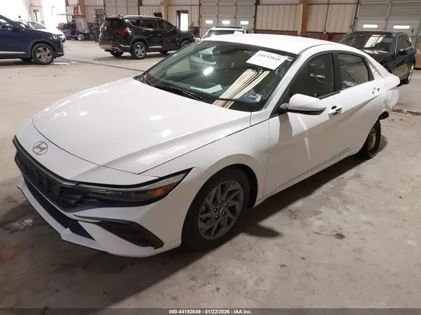 KMHLM4DG9RU663813 2024 HYUNDAI ELANTRA - Image 2