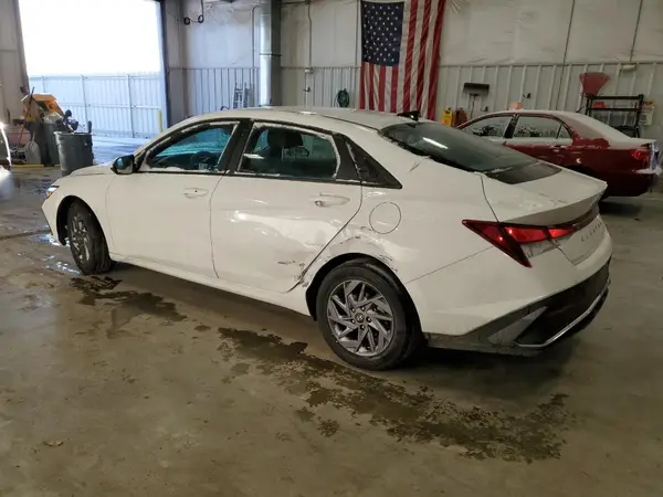 KMHLM4DG9RU670437 2024 HYUNDAI ELANTRA - Image 2