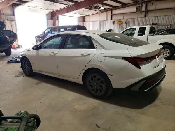 KMHLM4DG9RU678618 2024 HYUNDAI ELANTRA - Image 2