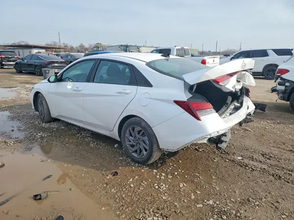 KMHLM4DG9RU695273 2024 HYUNDAI ELANTRA - Image 2