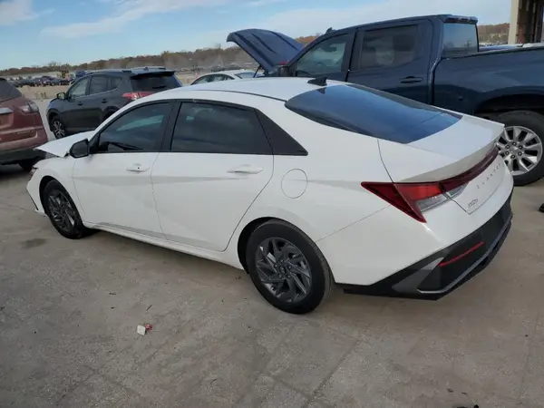 KMHLM4DG9RU703484 2024 HYUNDAI ELANTRA - Image 2