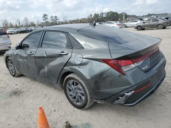 KMHLM4DG9RU704585 2024 HYUNDAI ELANTRA - Image 2