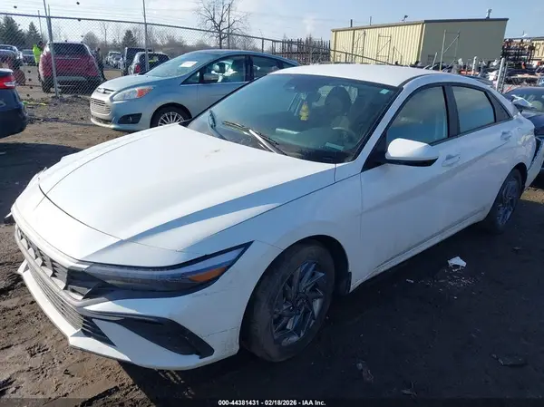 KMHLM4DG9RU712718 2024 HYUNDAI ELANTRA - Image 2