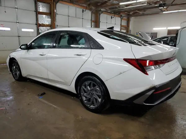 KMHLM4DG9RU740048 2024 HYUNDAI ELANTRA - Image 2