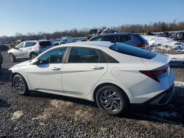 KMHLM4DG9RU744312 2024 HYUNDAI ELANTRA - Image 2