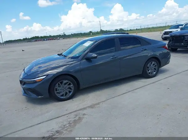 KMHLM4DG9RU756072 2024 HYUNDAI ELANTRA - Image 2