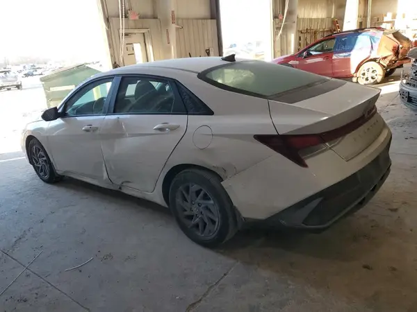 KMHLM4DG9RU760428 2024 HYUNDAI ELANTRA - Image 2