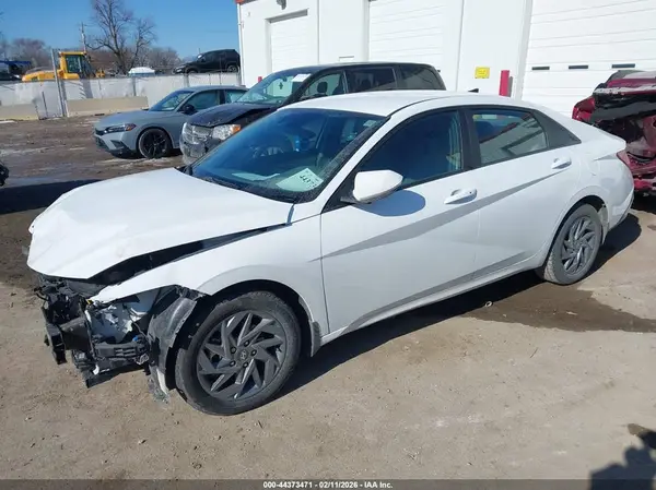 KMHLM4DG9RU768805 2024 HYUNDAI ELANTRA - Image 2