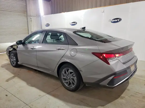 KMHLM4DG9RU770585 2024 HYUNDAI ELANTRA - Image 2
