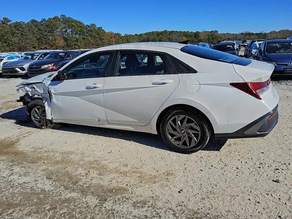KMHLM4DG9RU777097 2024 HYUNDAI ELANTRA - Image 2