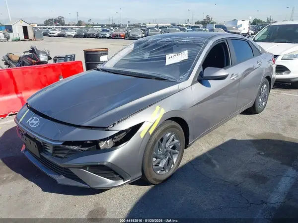 KMHLM4DG9RU777469 2024 HYUNDAI ELANTRA - Image 2