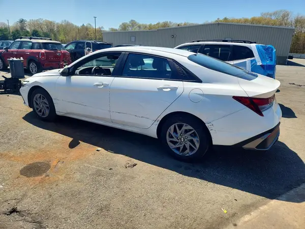 KMHLM4DG9RU781053 2024 HYUNDAI ELANTRA - Image 2