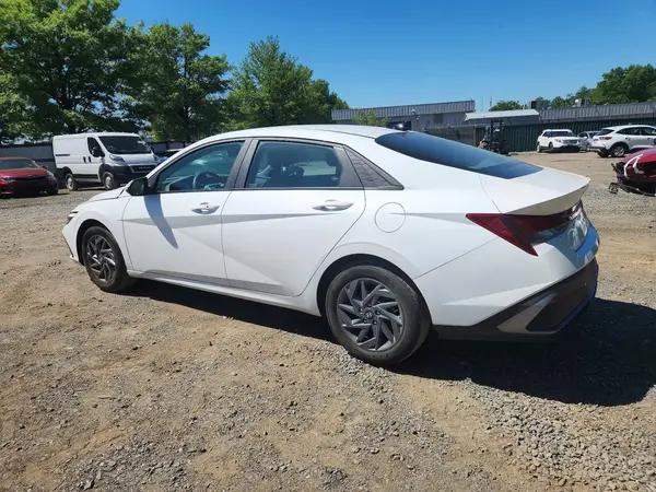 KMHLM4DG9RU781098 2024 HYUNDAI ELANTRA - Image 2