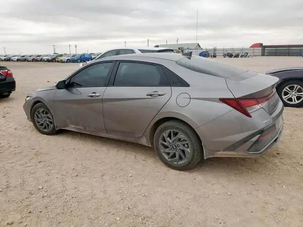 KMHLM4DG9RU795437 2024 HYUNDAI ELANTRA - Image 2