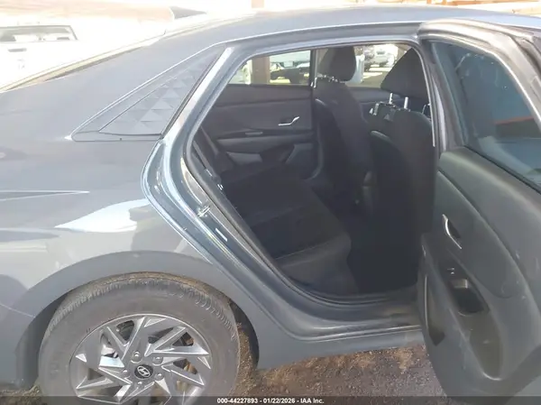 KMHLM4DG9RU804699 2024 HYUNDAI ELANTRA - Image 8