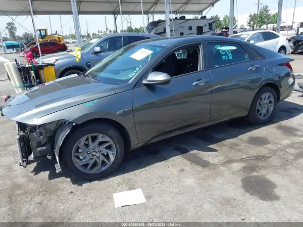 KMHLM4DG9RU807098 2024 HYUNDAI ELANTRA - Image 2
