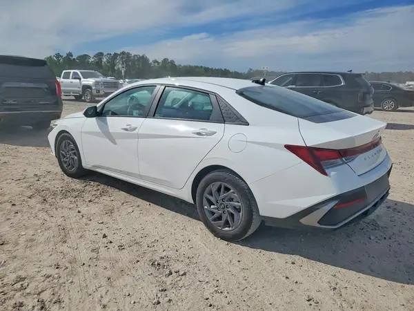 KMHLM4DG9RU808493 2024 HYUNDAI ELANTRA - Image 2