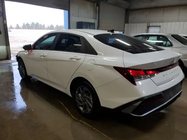KMHLM4DG9RU811121 2024 HYUNDAI ELANTRA - Image 2