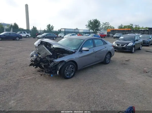 KMHLM4DG9RU813807 2024 HYUNDAI ELANTRA - Image 2
