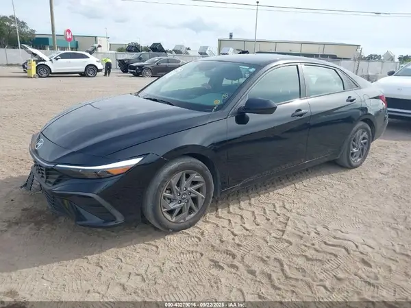 KMHLM4DGXRU635843 2024 HYUNDAI ELANTRA - Image 2
