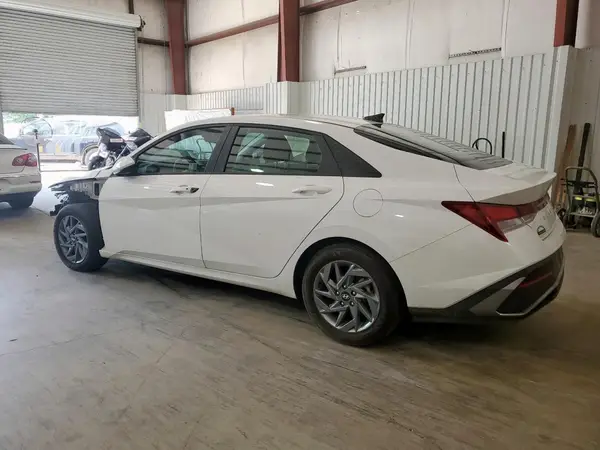 KMHLM4DGXRU642369 2024 HYUNDAI ELANTRA - Image 2