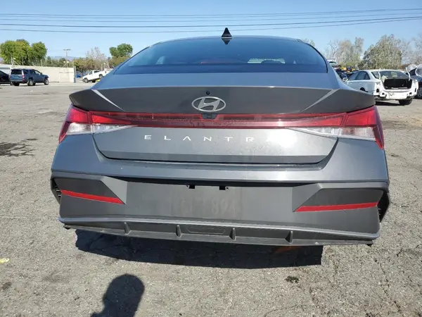 2024 HYUNDAI ELANTRA auction photo 6