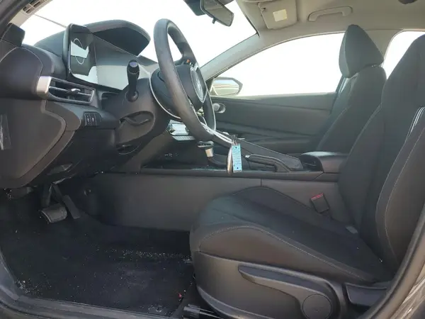 2024 HYUNDAI ELANTRA auction photo 7