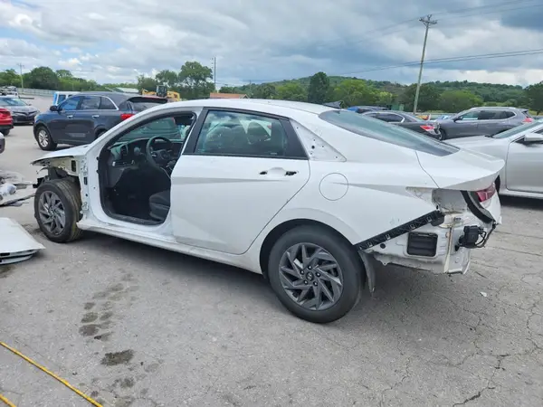 KMHLM4DGXRU647880 2024 HYUNDAI ELANTRA - Image 2