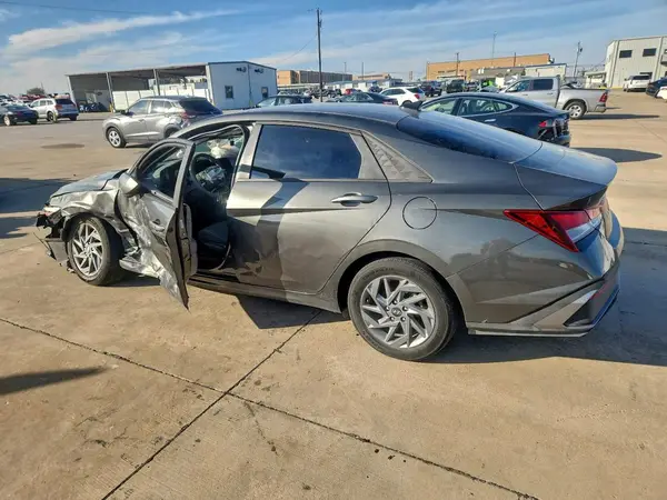 KMHLM4DGXRU651511 2024 HYUNDAI ELANTRA - Image 2