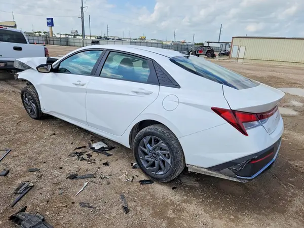 KMHLM4DGXRU655011 2024 HYUNDAI ELANTRA - Image 2