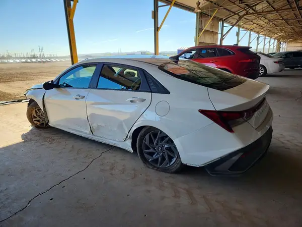 KMHLM4DGXRU675355 2024 HYUNDAI ELANTRA - Image 2