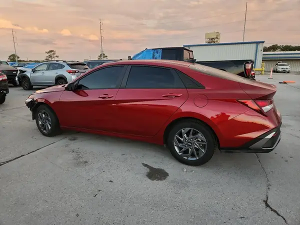 KMHLM4DGXRU680877 2024 HYUNDAI ELANTRA - Image 2