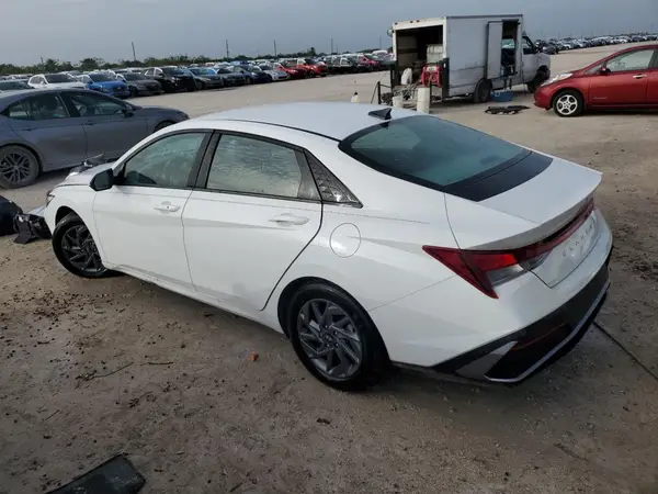 KMHLM4DGXRU681818 2024 HYUNDAI ELANTRA - Image 2