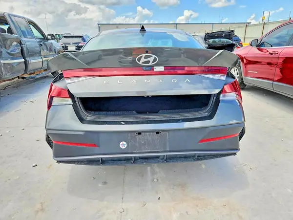 KMHLM4DGXRU683472 2024 HYUNDAI ELANTRA - Image 8