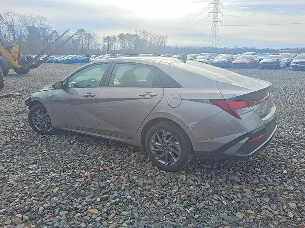 KMHLM4DGXRU696268 2024 HYUNDAI ELANTRA - Image 2