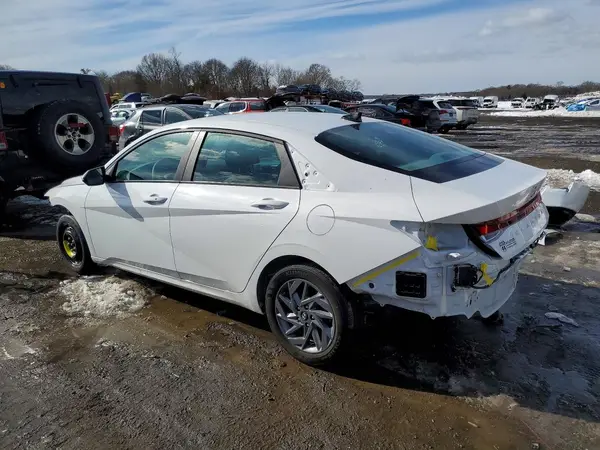 KMHLM4DGXRU697033 2024 HYUNDAI ELANTRA - Image 2