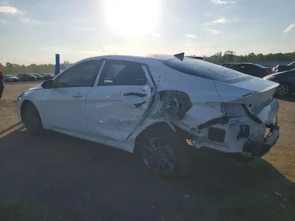 KMHLM4DGXRU734937 2024 HYUNDAI ELANTRA - Image 2