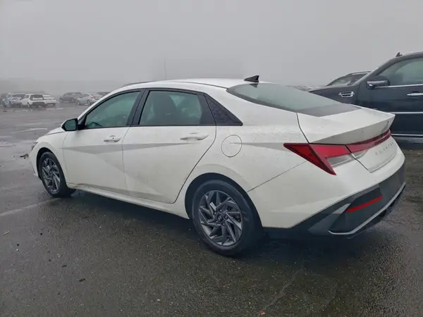 KMHLM4DGXRU735733 2024 HYUNDAI ELANTRA - Image 2
