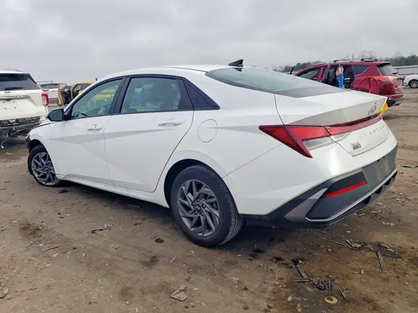 KMHLM4DGXRU747056 2024 HYUNDAI ELANTRA - Image 2