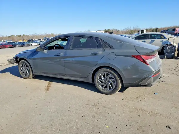 KMHLM4DGXRU750359 2024 HYUNDAI ELANTRA - Image 2