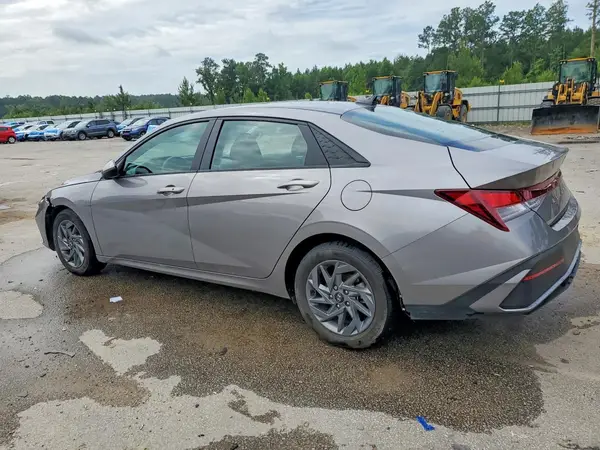 KMHLM4DGXRU751172 2024 HYUNDAI ELANTRA - Image 2