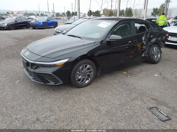 KMHLM4DGXRU753634 2024 HYUNDAI ELANTRA - Image 2